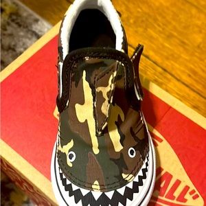 Vans shark size 7 toddler